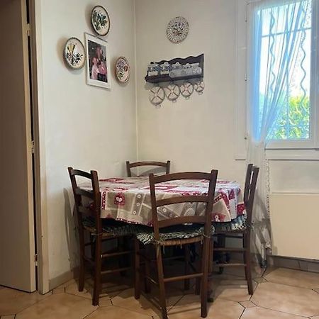 Maison Familiale Idealement Situee Avec Tout Le Confort نيم المظهر الخارجي الصورة