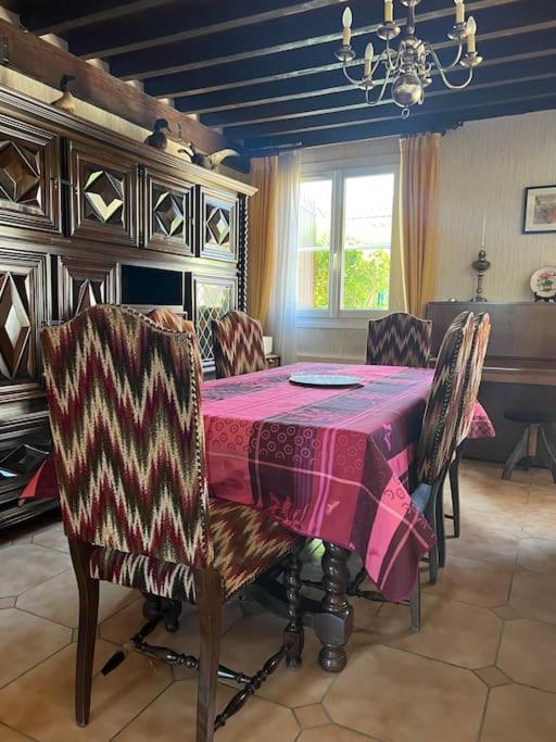 Maison Familiale Idealement Situee Avec Tout Le Confort نيم المظهر الخارجي الصورة
