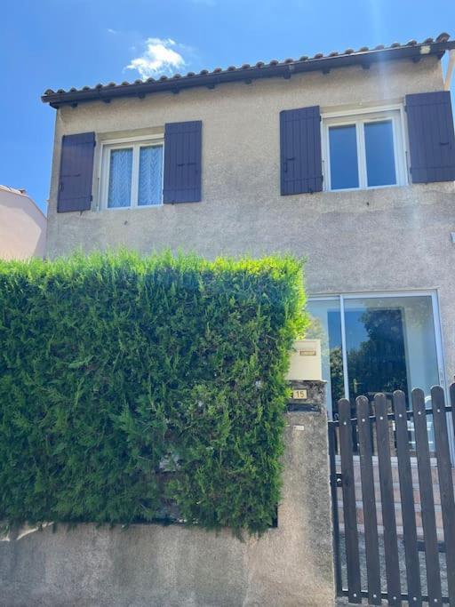 Maison Familiale Idealement Situee Avec Tout Le Confort نيم المظهر الخارجي الصورة