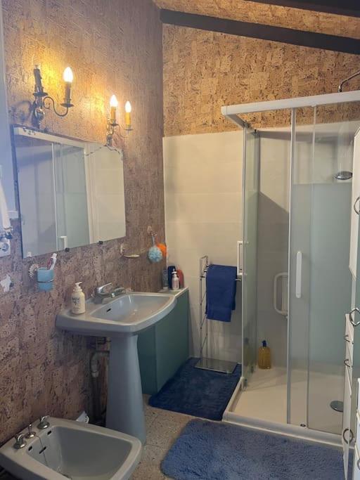 Maison Familiale Idealement Situee Avec Tout Le Confort نيم المظهر الخارجي الصورة