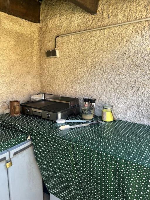 Maison Familiale Idealement Situee Avec Tout Le Confort نيم المظهر الخارجي الصورة